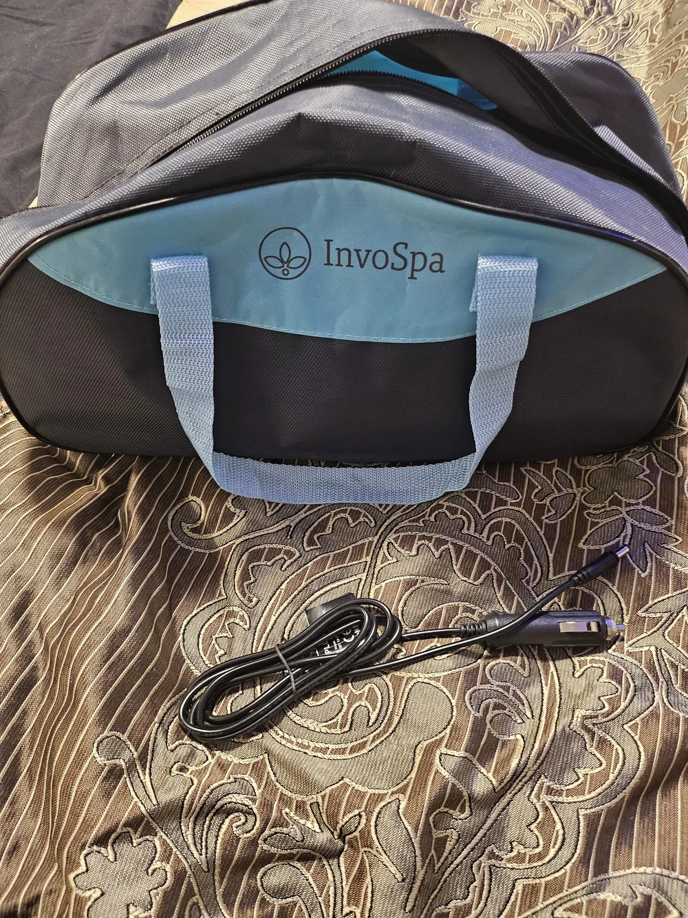 InvoSpa Shiatsu Massager w/ Black & Light Blue Travel Tote
